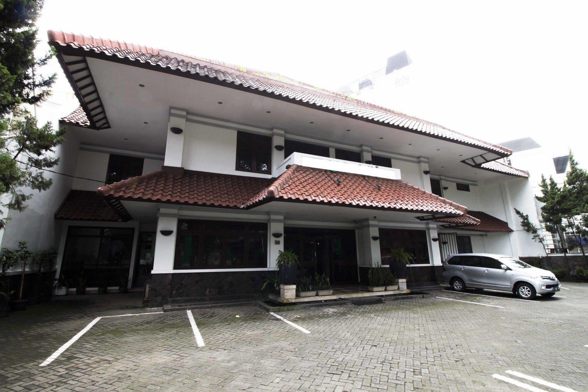 Reddoorz @ Dago Hotell Bandung Eksteriør bilde