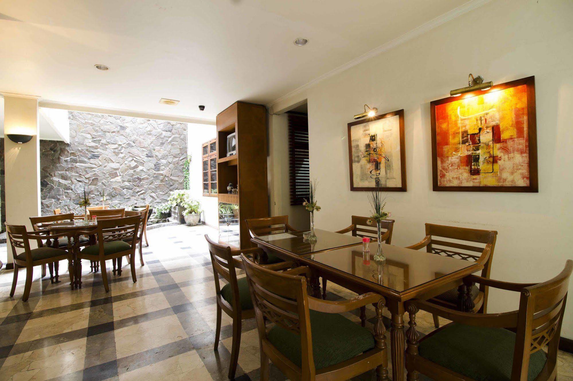 Reddoorz @ Dago Hotell Bandung Eksteriør bilde