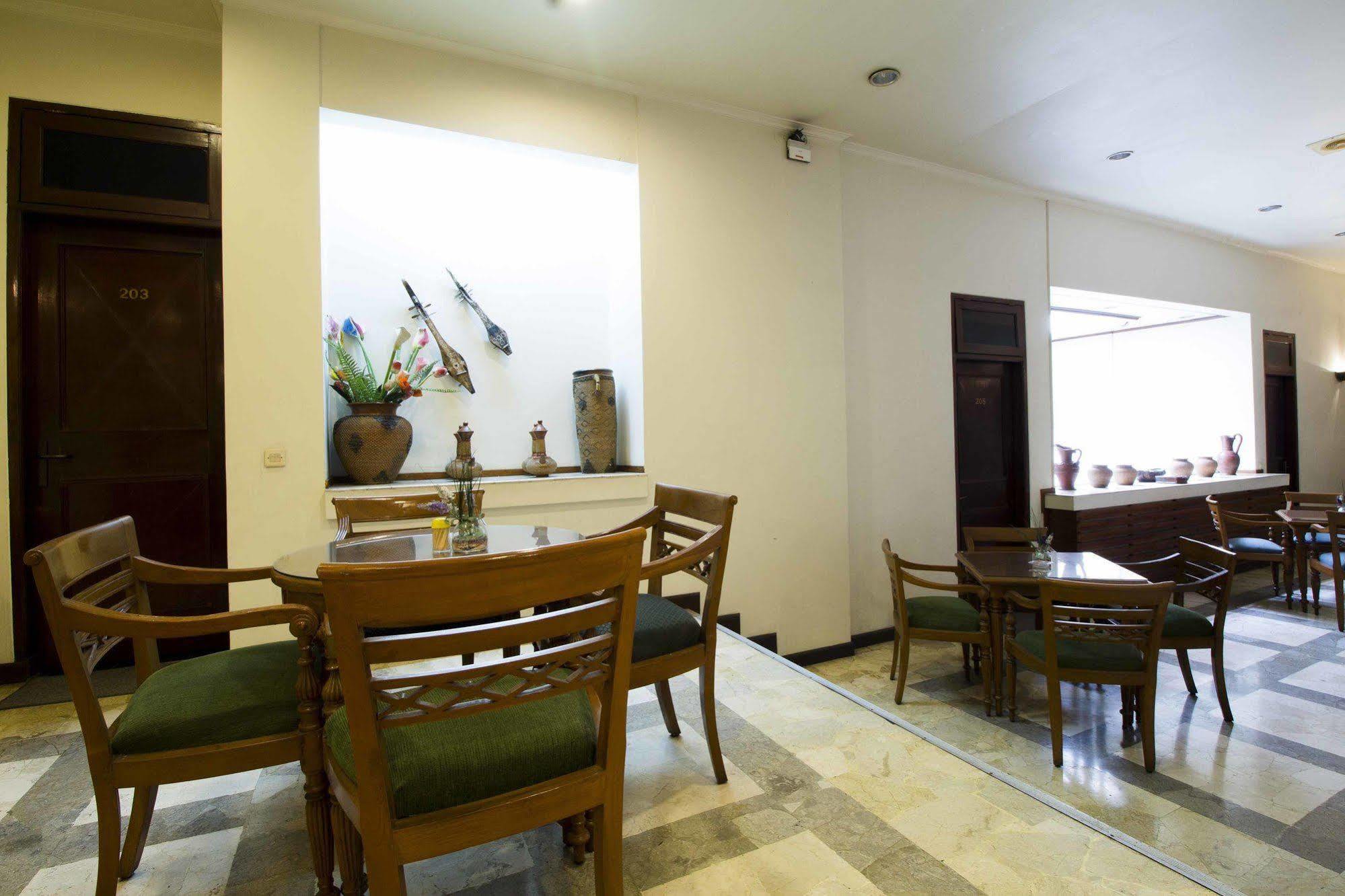 Reddoorz @ Dago Hotell Bandung Eksteriør bilde