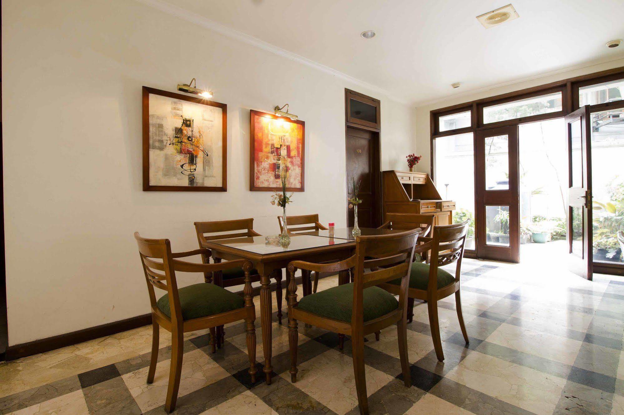 Reddoorz @ Dago Hotell Bandung Eksteriør bilde