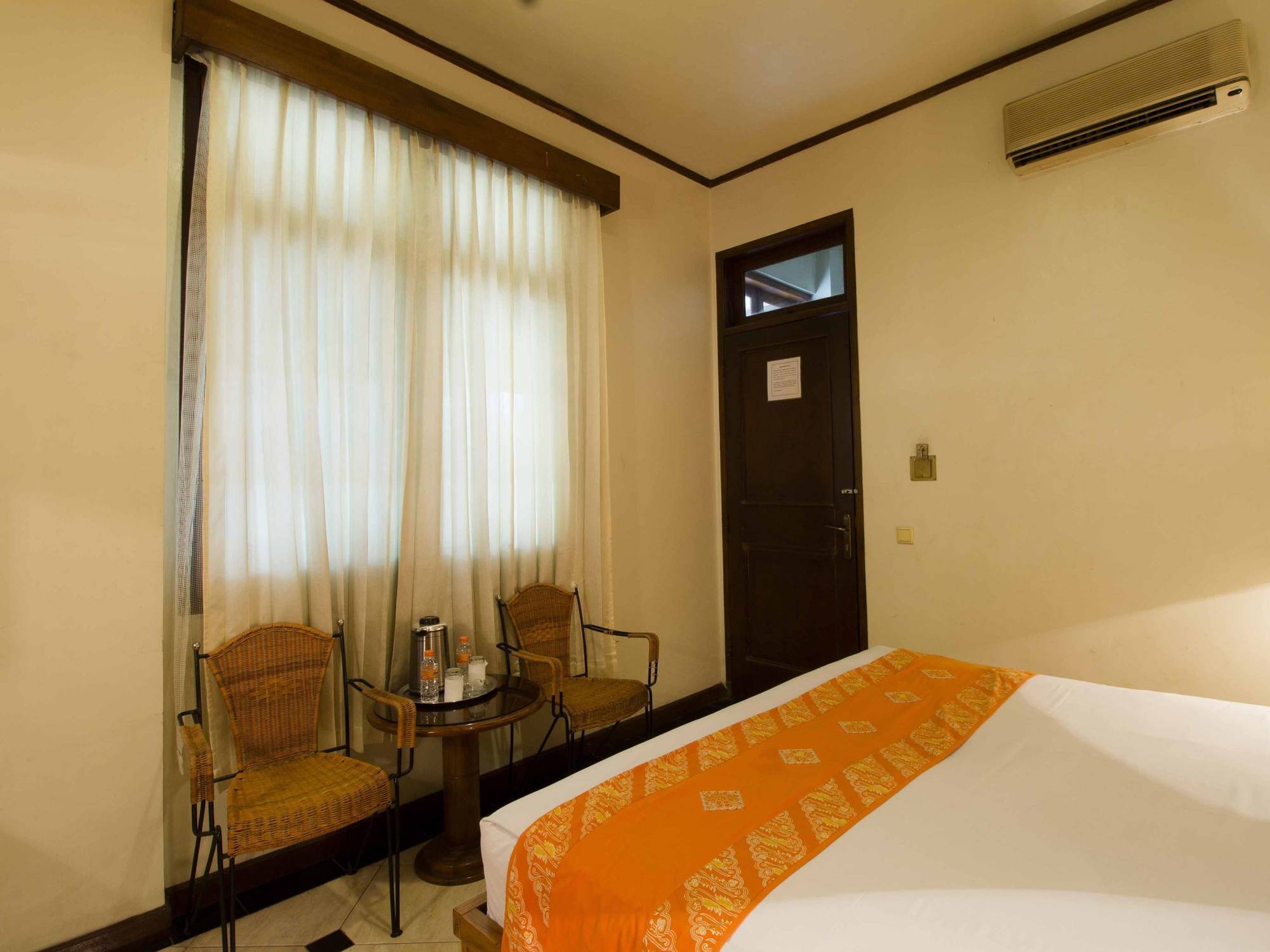 Reddoorz @ Dago Hotell Bandung Eksteriør bilde