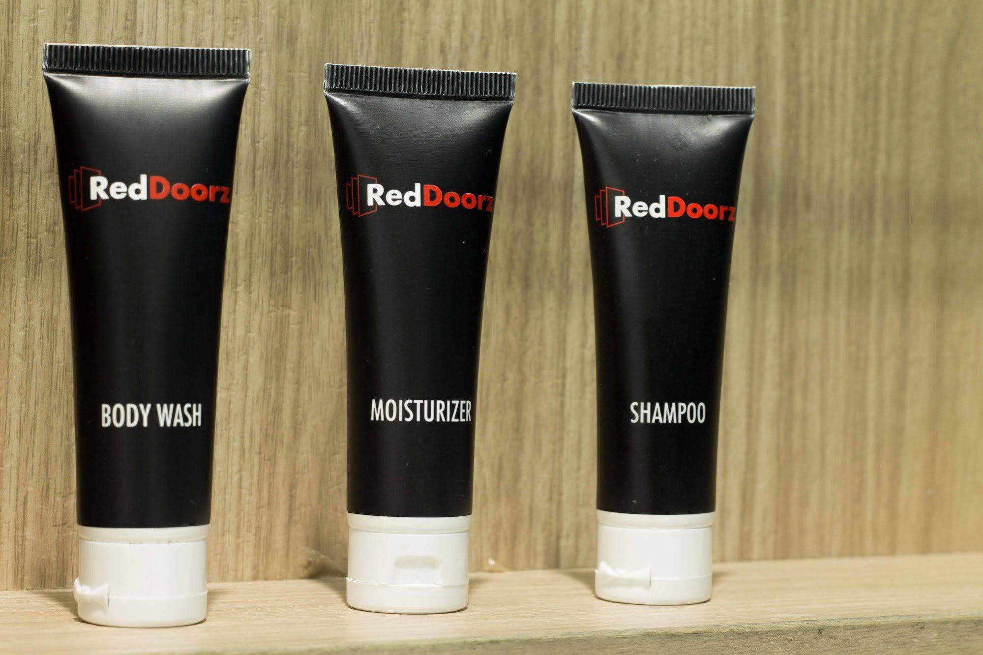 Reddoorz @ Dago Hotell Bandung Eksteriør bilde
