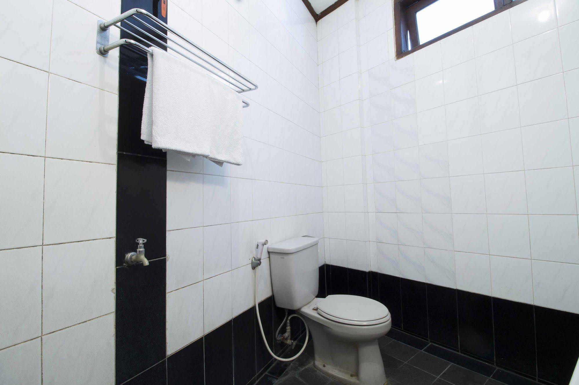 Reddoorz @ Dago Hotell Bandung Eksteriør bilde
