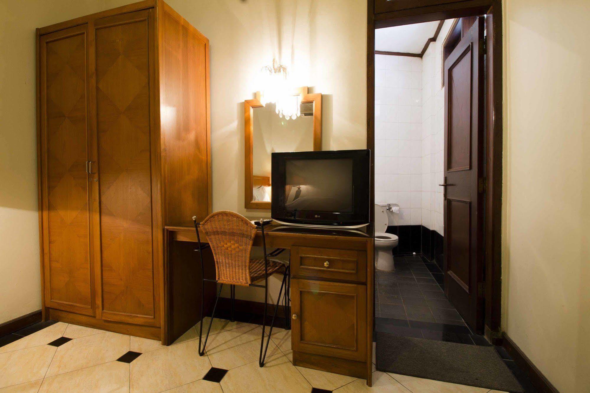 Reddoorz @ Dago Hotell Bandung Eksteriør bilde