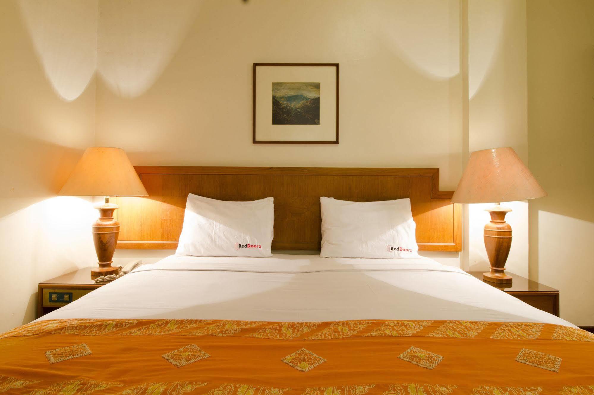 Reddoorz @ Dago Hotell Bandung Eksteriør bilde