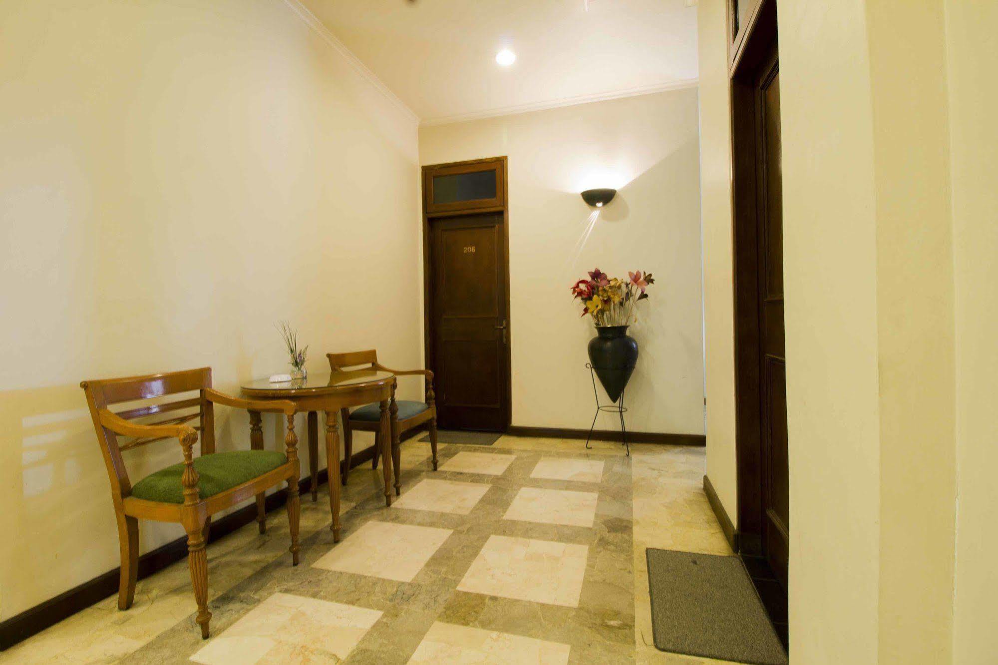 Reddoorz @ Dago Hotell Bandung Eksteriør bilde
