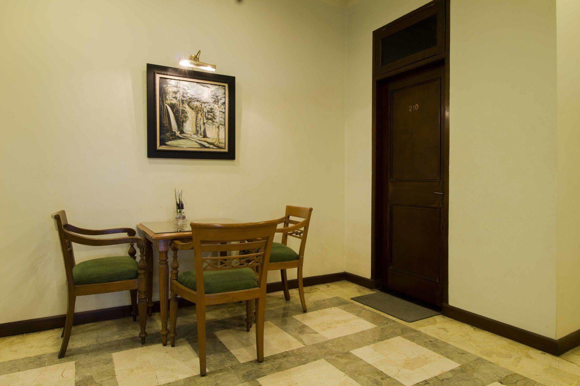 Reddoorz @ Dago Hotell Bandung Eksteriør bilde